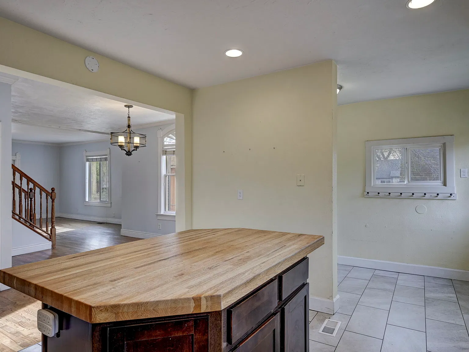 4 bed, 2175 sqft, $2,600 — Photo 3