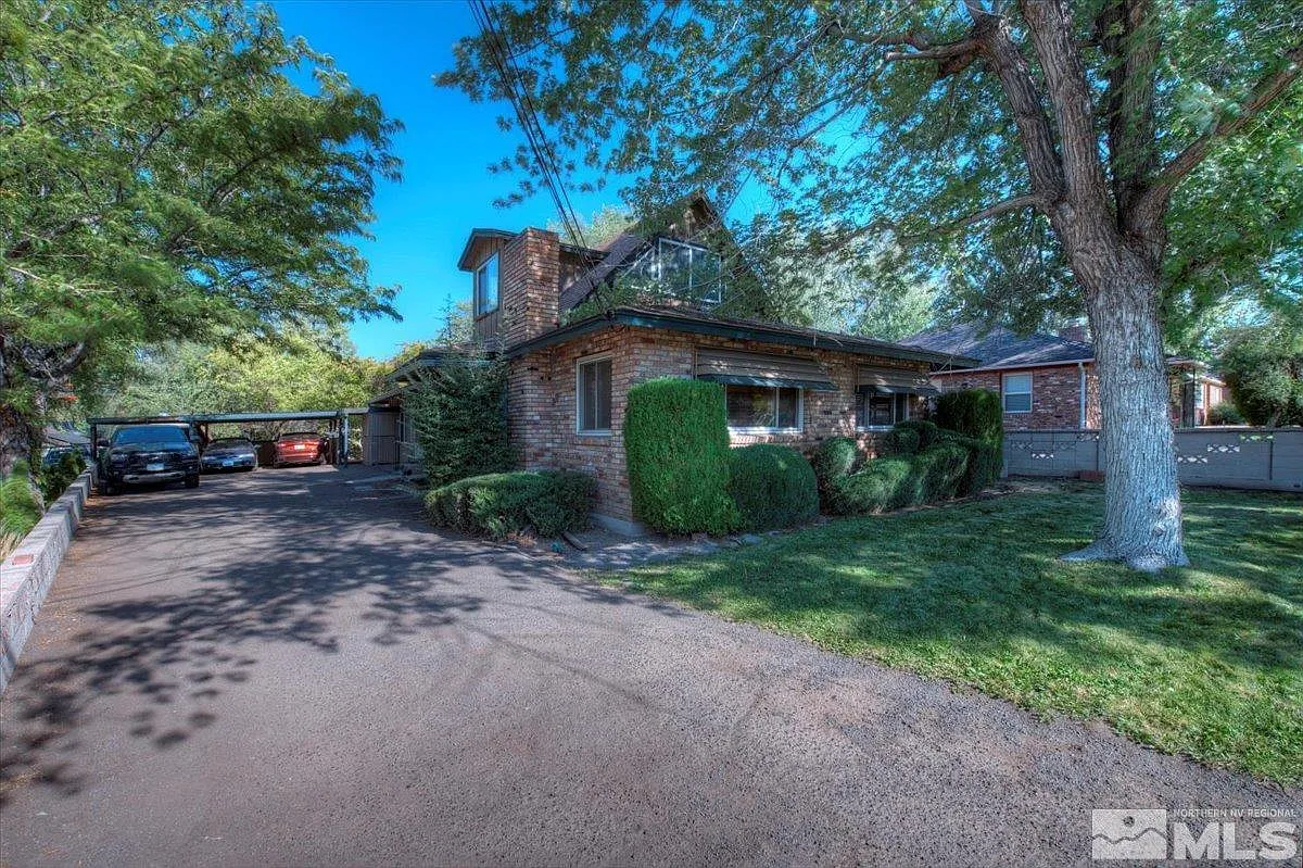 990 Hunter Lake Dr photo 1