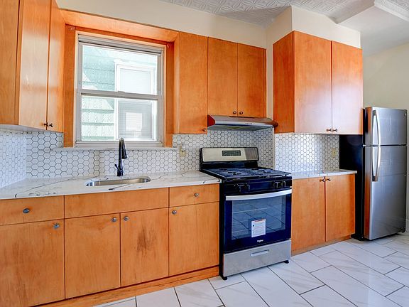 2nd image of 667 Liberty Ave #1