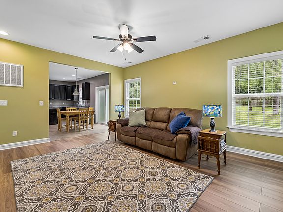 5th image of 517 Goodman Dr