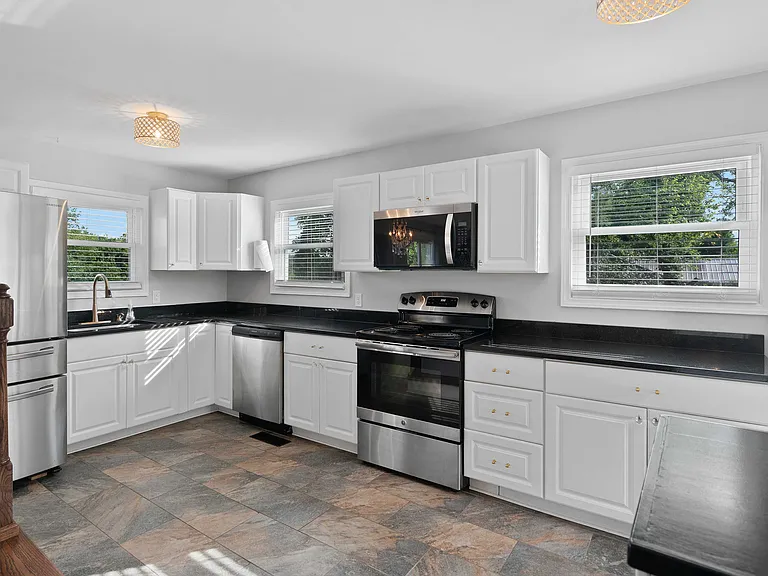 258 E Moody Ave — Photo 16