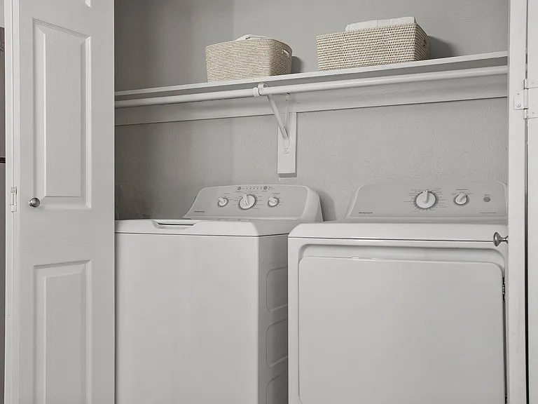 C242530 Bristol Grapevine_VS Still_Laundry
