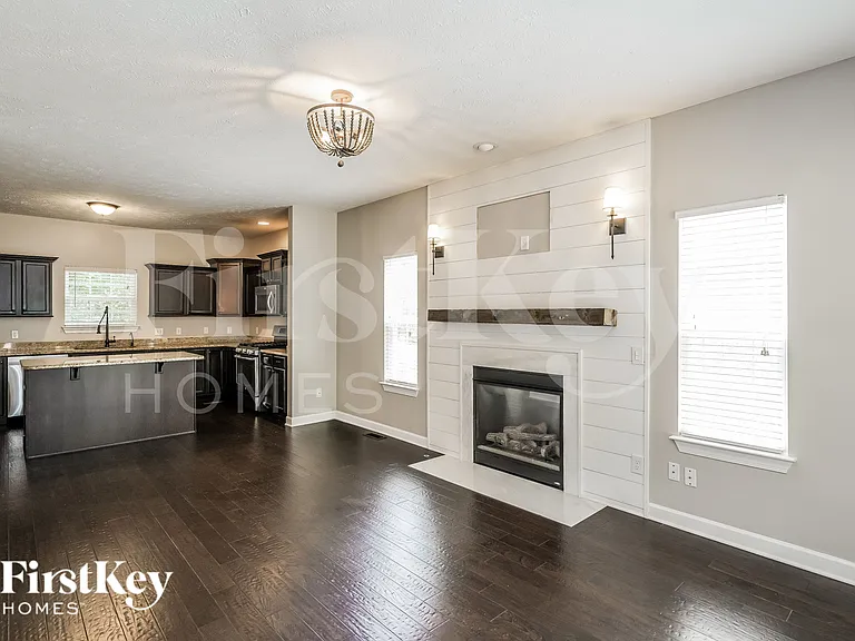 6935 Calderwood Dr — Photo 2