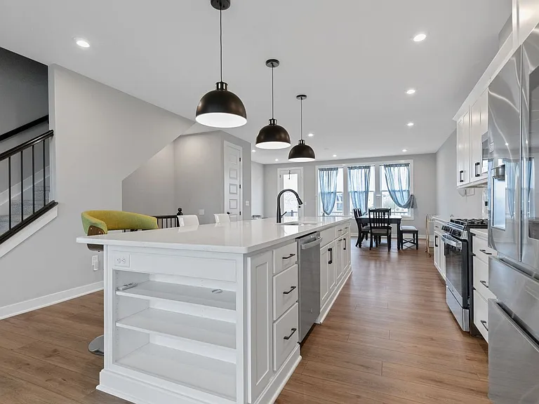 6032 Windsor Dr — Photo 6