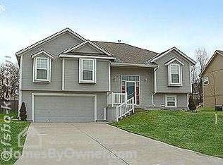 3911 SW Evergreen Ln, Lees Summit, MO 64082
