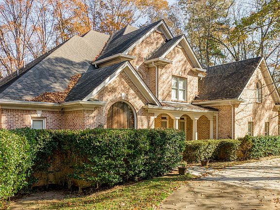2nd image of 4005 Runnymede Dr