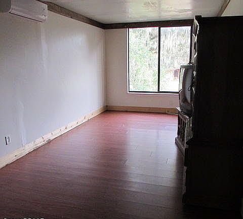 Upstairs bedroom 2