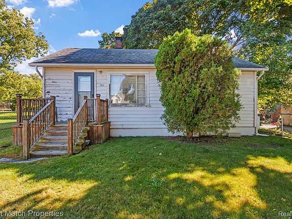 3rd image of 780 Robinwood St