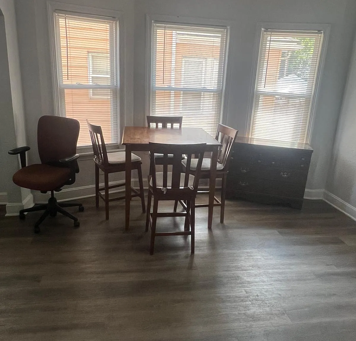 4 bed, 1.5 bath, 2000 sqft, $3,400 — Photo 3