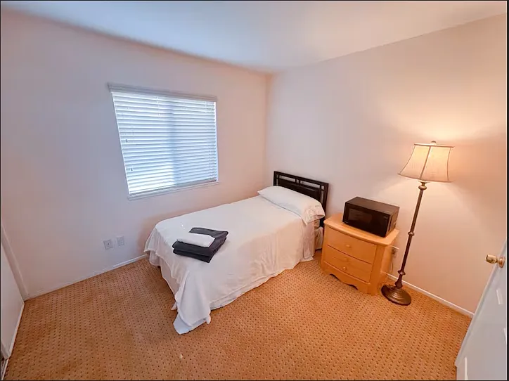 1 bed, 100 sqft, $1,280 — Photo 1
