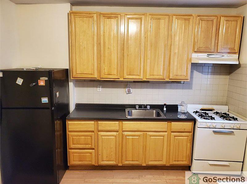 2nd image of 5523 Linmore Ave