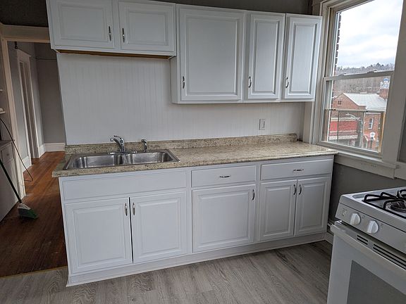 5th image of 327 2nd St APT 3