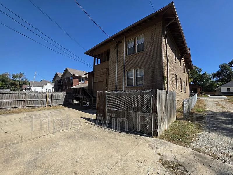 1212 Dennison St — Photo 4