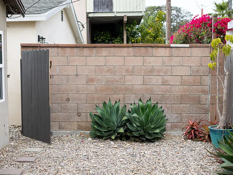 136 Oxnard Ave — Photo 24