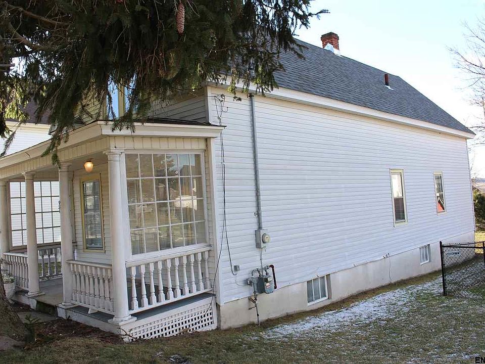2nd image of 27 Crane St