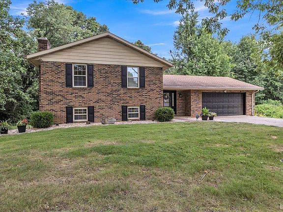 2nd image of 3523 Laurel Ln