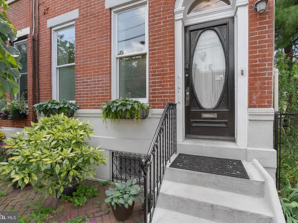 1942 Hamilton St, Philadelphia, PA 19130