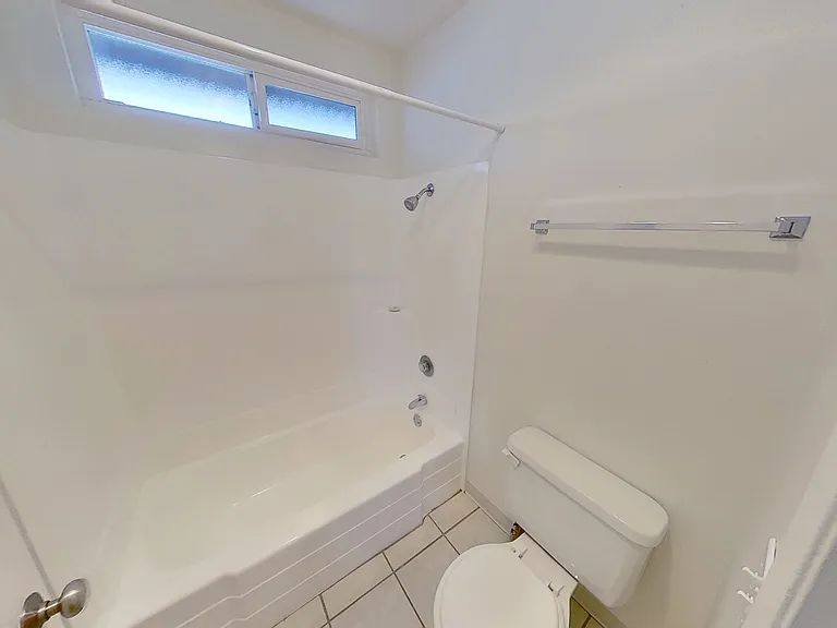 521 N. Tustin Ave — Photo 11