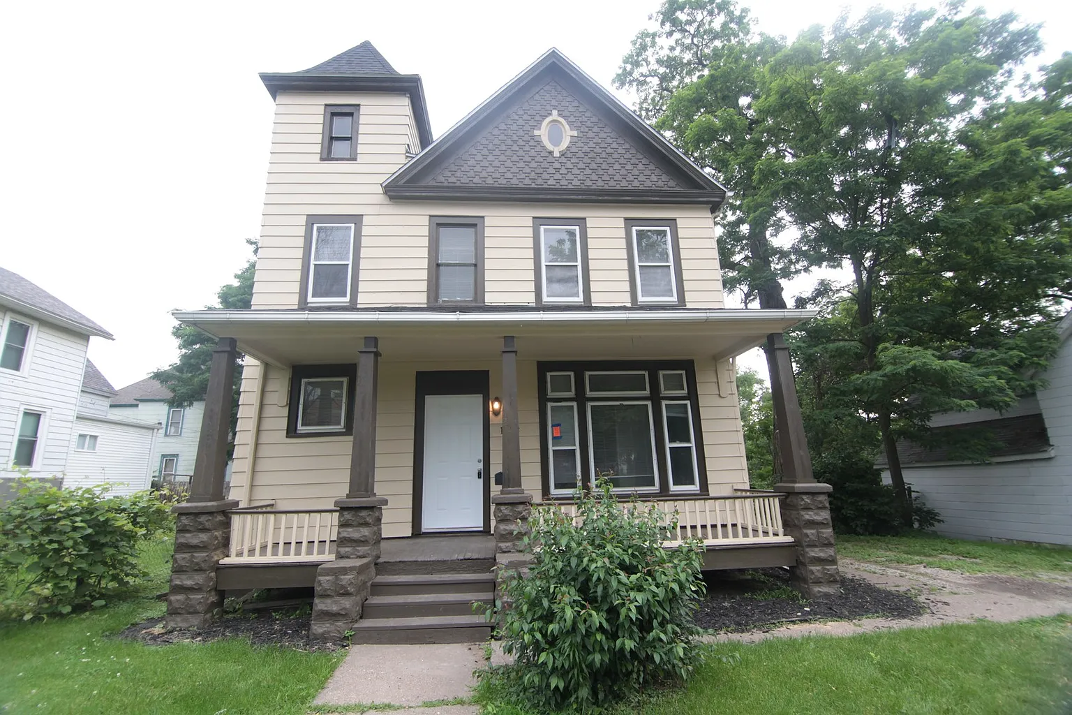 1323 N Gaines St photo 1