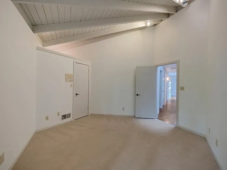 130 Huntcliff Point — Photo 33