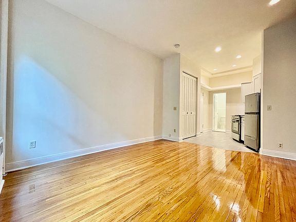 5th image of 245 E 77th St APT 1RW