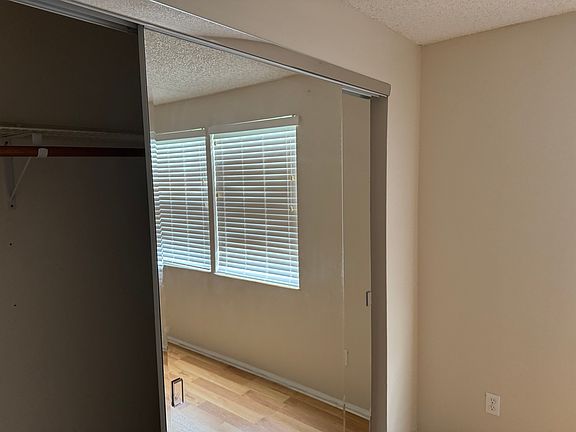 5th image of 127 Camphor Cir
