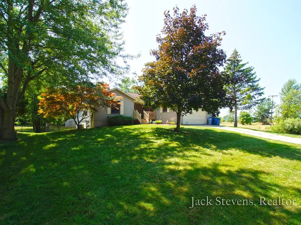 464 Lincoln St, Coopersville, MI 49404