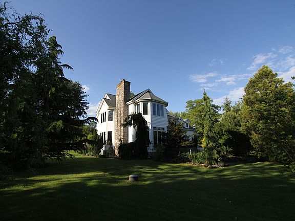 2nd image of 417 Pennington Titusville Rd