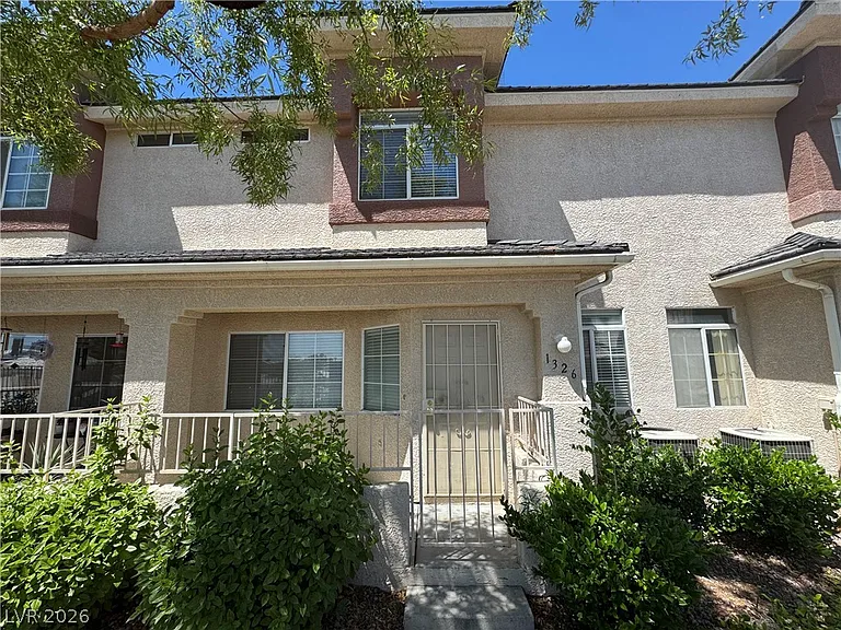 1326 Dusty Creek St — Photo 3