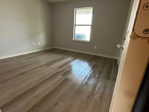 4th image of 209 6th St