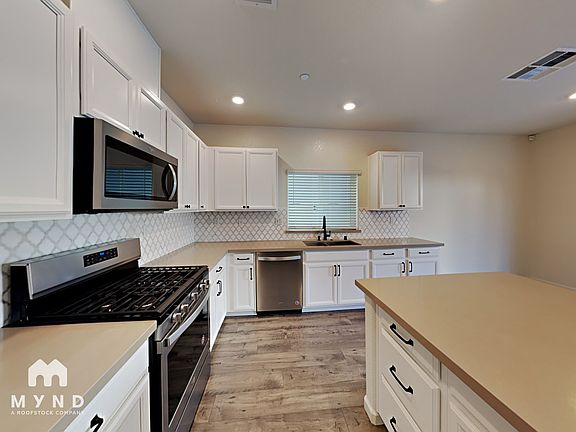 4th image of 3831 Berrybridge St