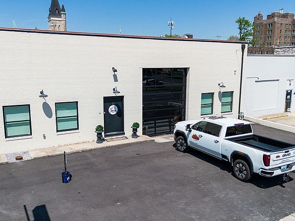 3rd image of 709 Kentucky Ave