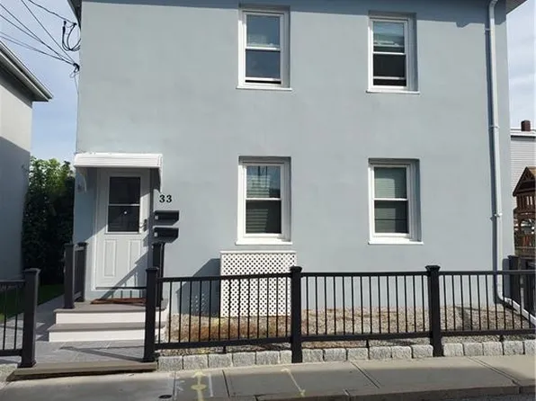33 Saint Elizabeth St, Bristol, RI 02809