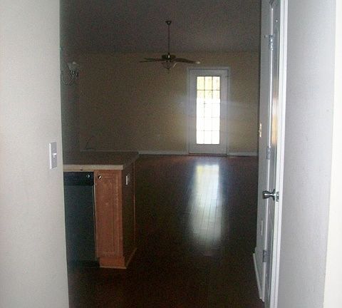 3rd image of 428 Culloden Pl