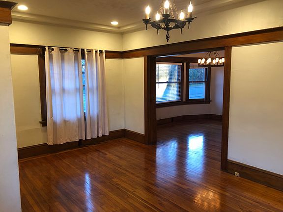 3rd image of 5103 Manila Ave