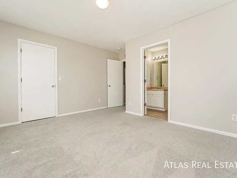 4745 Andes St — Photo 8