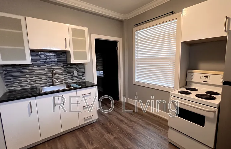 292 Welland Ave #AVE1 — Photo 1