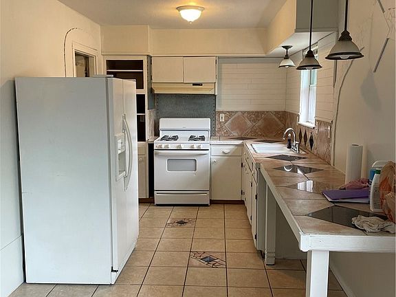 4th image of 2202 Mountain Ave