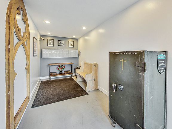 5th image of 2411 W Walton St APT 1D