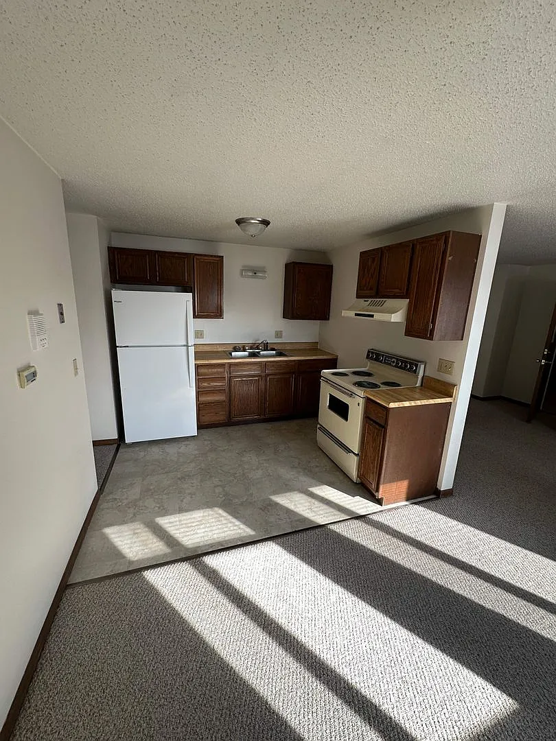 Mason City 24-Unit (Woodlane Apts - 651 6th St) — Photo 2