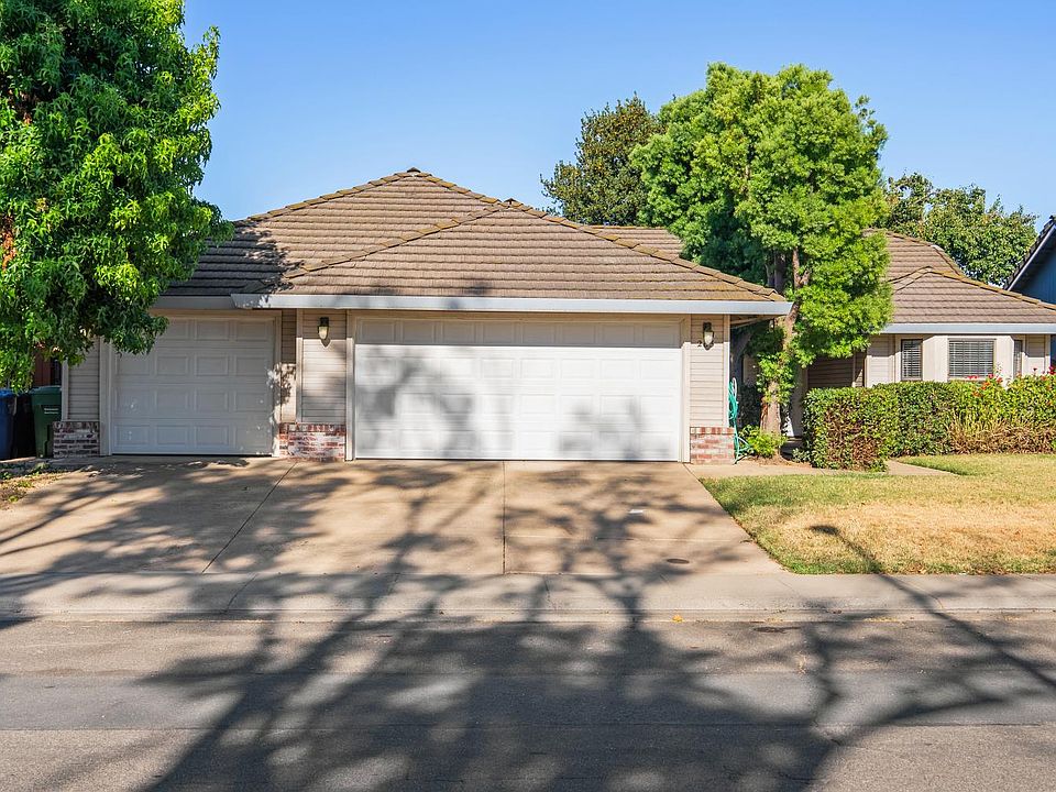 1st image of 283 Emerald Oak Dr