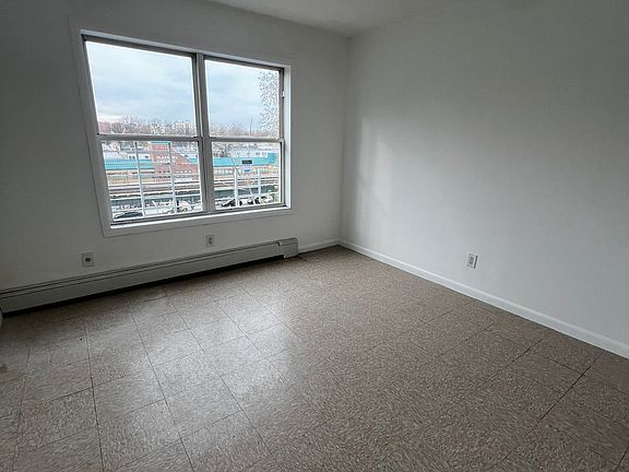 5th image of 1469 Hoe Ave #2AB