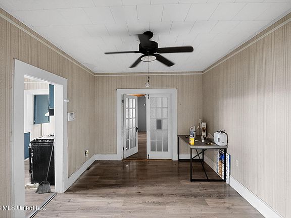 4th image of 317 Peach St