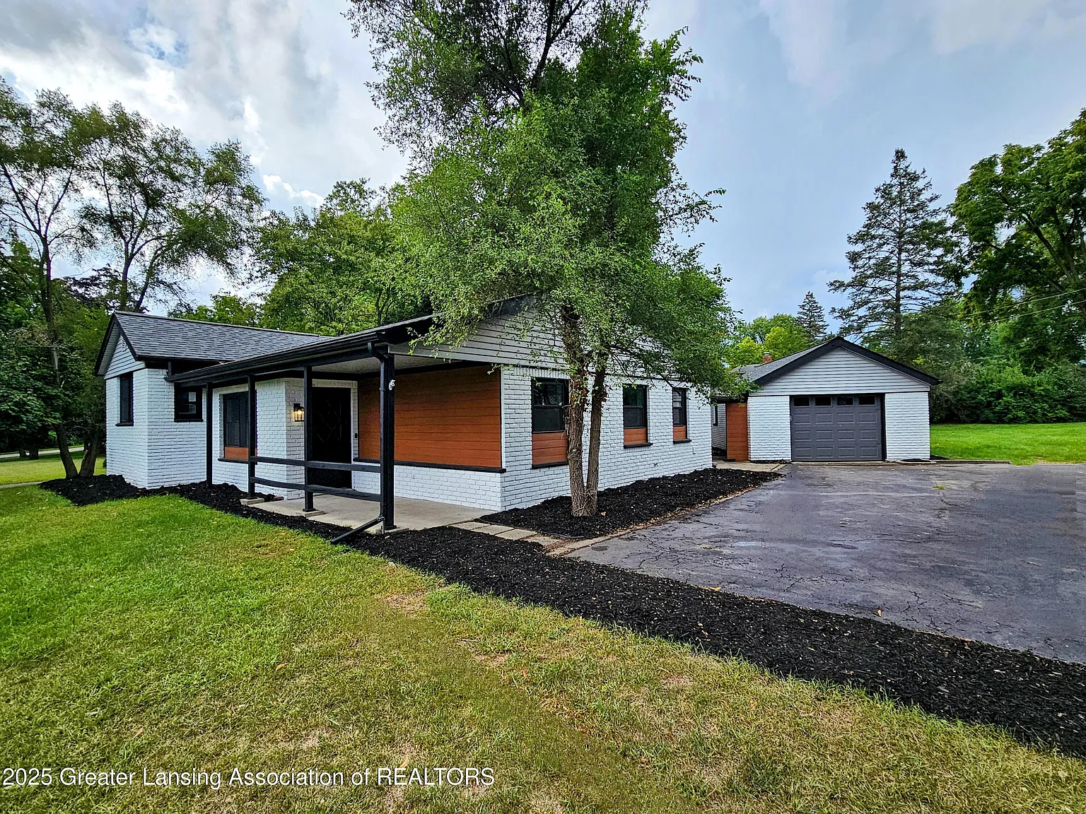 7110 Commerce Rd photo 1