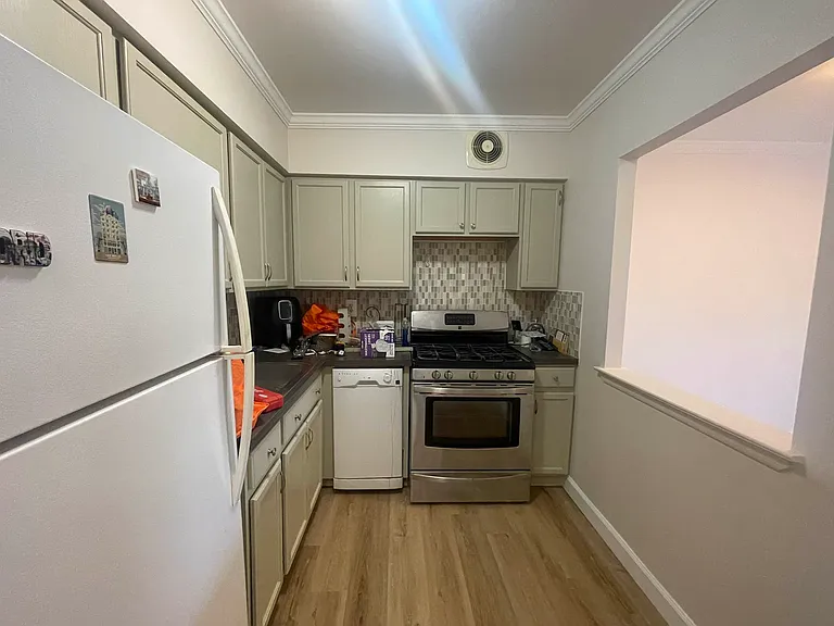 1443 5th Ave #3 — Photo 4