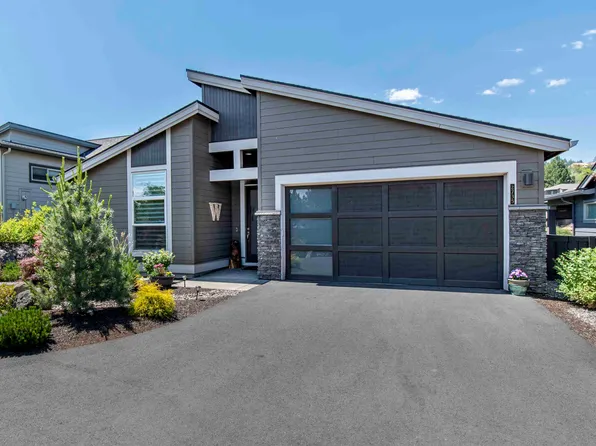 2735 NW Rippling River Ct, Bend, OR 97703