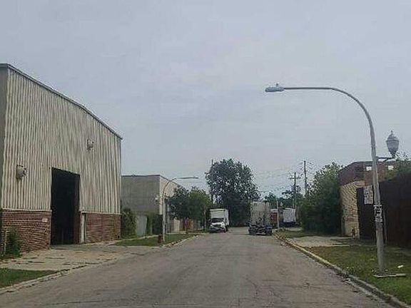 5th image of 4646 W Superior St
