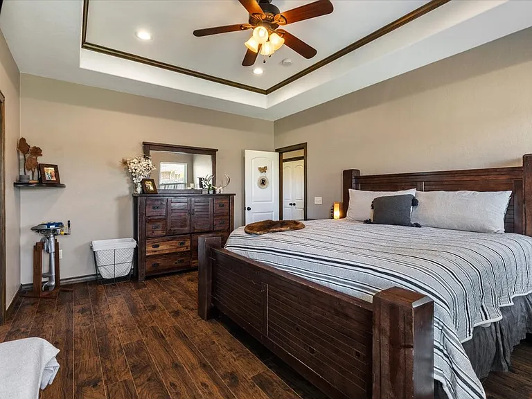 8398 SW Sun Valley Dr — Photo 16