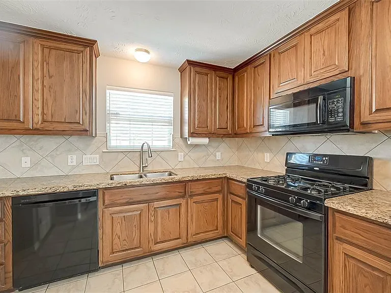 3508 Garrow St — Photo 5