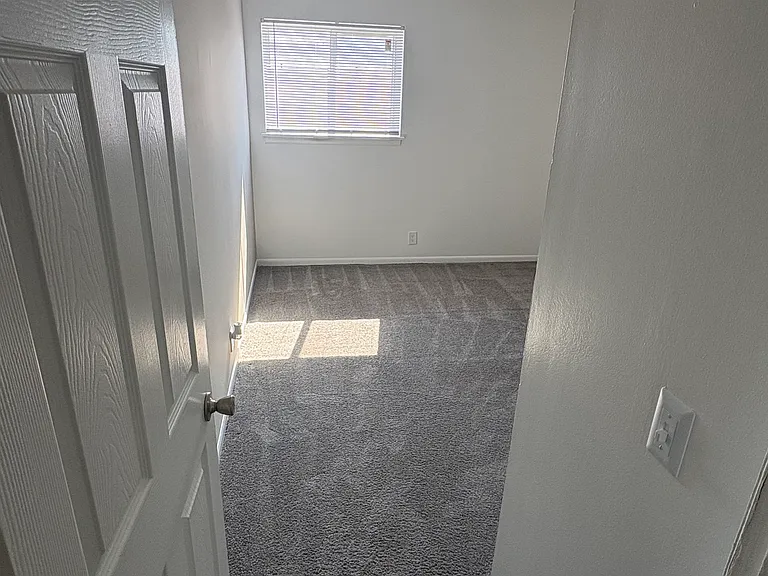 F103-1005 Hickory Hill Ln #F103 — Photo 9